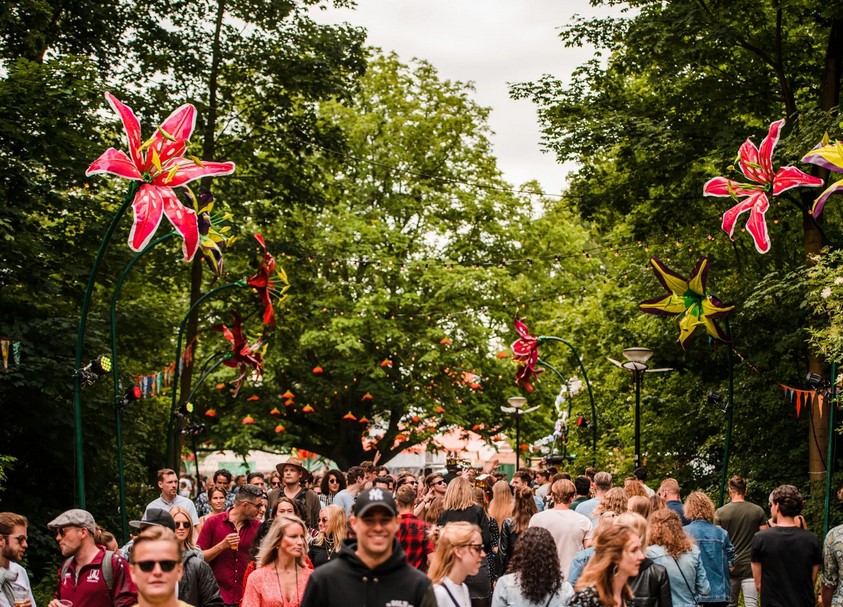 Dansen in de betoverende sfeer van Mystic Garden